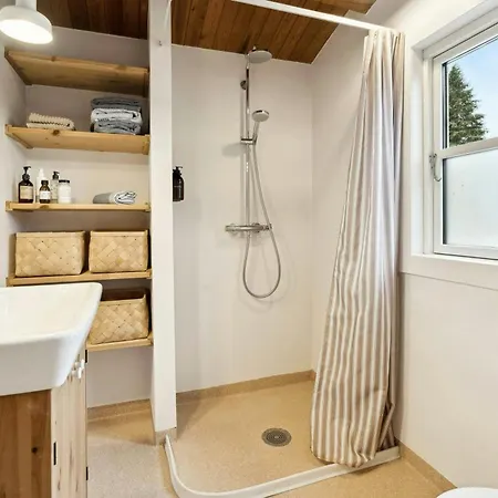 Comfortable Summer House In Vakantiehuis *